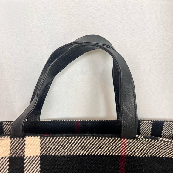 Burberry plaid tote purse wool fringe - Picture 2 of 10